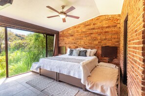 Villa, 3 chambres, vue sur le jardin | Bureau, espace de travail pour ordinateurs portables