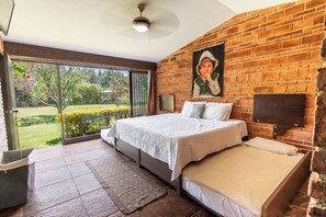 Desk, laptop workspace, free WiFi - ANANA Casa SK (Ajijic)