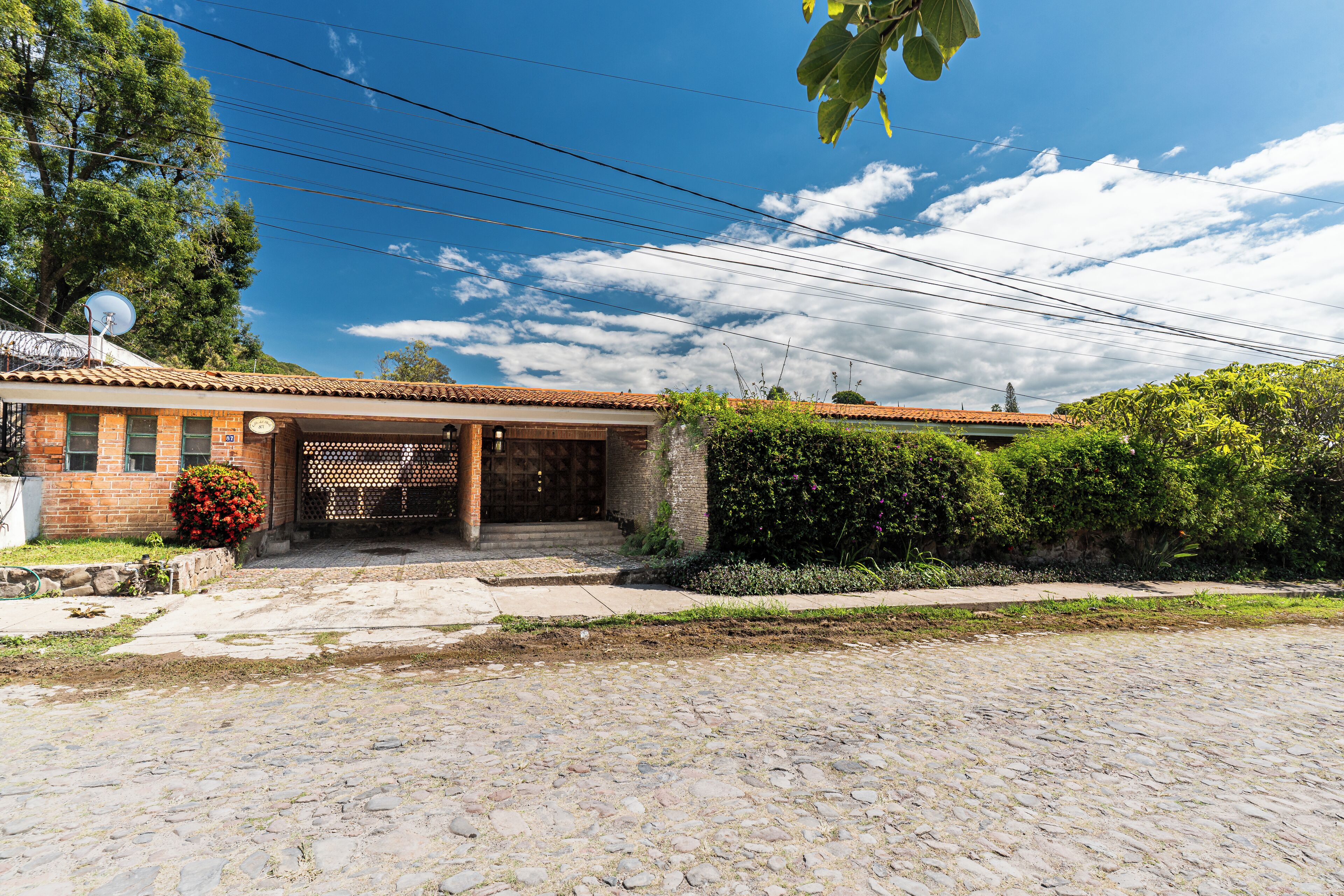 Fachada de la propiedad