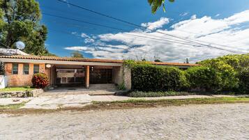 Fachada de la propiedad