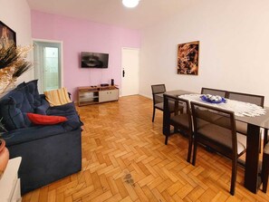 TV - Copa Beach Walk – 3 Bedrooms,5 minutes from the beach • Air conditioning + Wi-Fi (Rio de Janeiro)