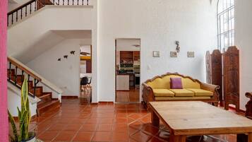 Casa básica, balcón, vista a la alberca | Recepción