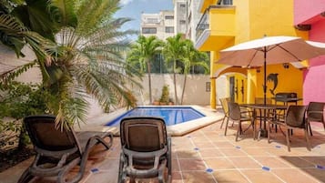 Vista frontal de la propiedad