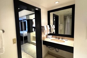 Secador de pelo y toallas