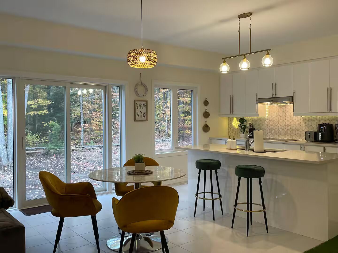 Mikroaaltouuni, uuni, liesi, astianpesukone