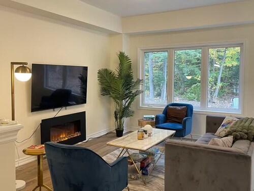 Luxury Muskoka Beach Retreat, Games Room & Hot Tub