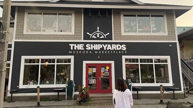 A two-story building with a sign reading "The Shipyards Muskoka Marketplace". - Luxury Muskoka Beach Retreat, Games Room & Hot Tub (Gravenhurst)