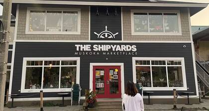 Luxury Muskoka Beach Retreat, Games Room & Hot Tub