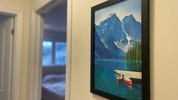 4 bedrooms, iron/ironing board, WiFi, bed sheets