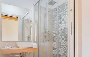 Shower, hair dryer - Stunning home in Perdifumo with house a panoramic view (Perdifumo)