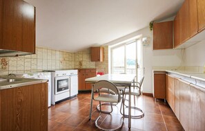 Fridge, oven, stovetop, cookware/dishes/utensils - 2 bedroom nice apartment in Casal Velino (Casal Velino)