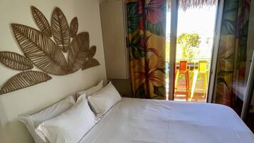 2 chambres, bureau, fer et planche à repasser, lit parapluie