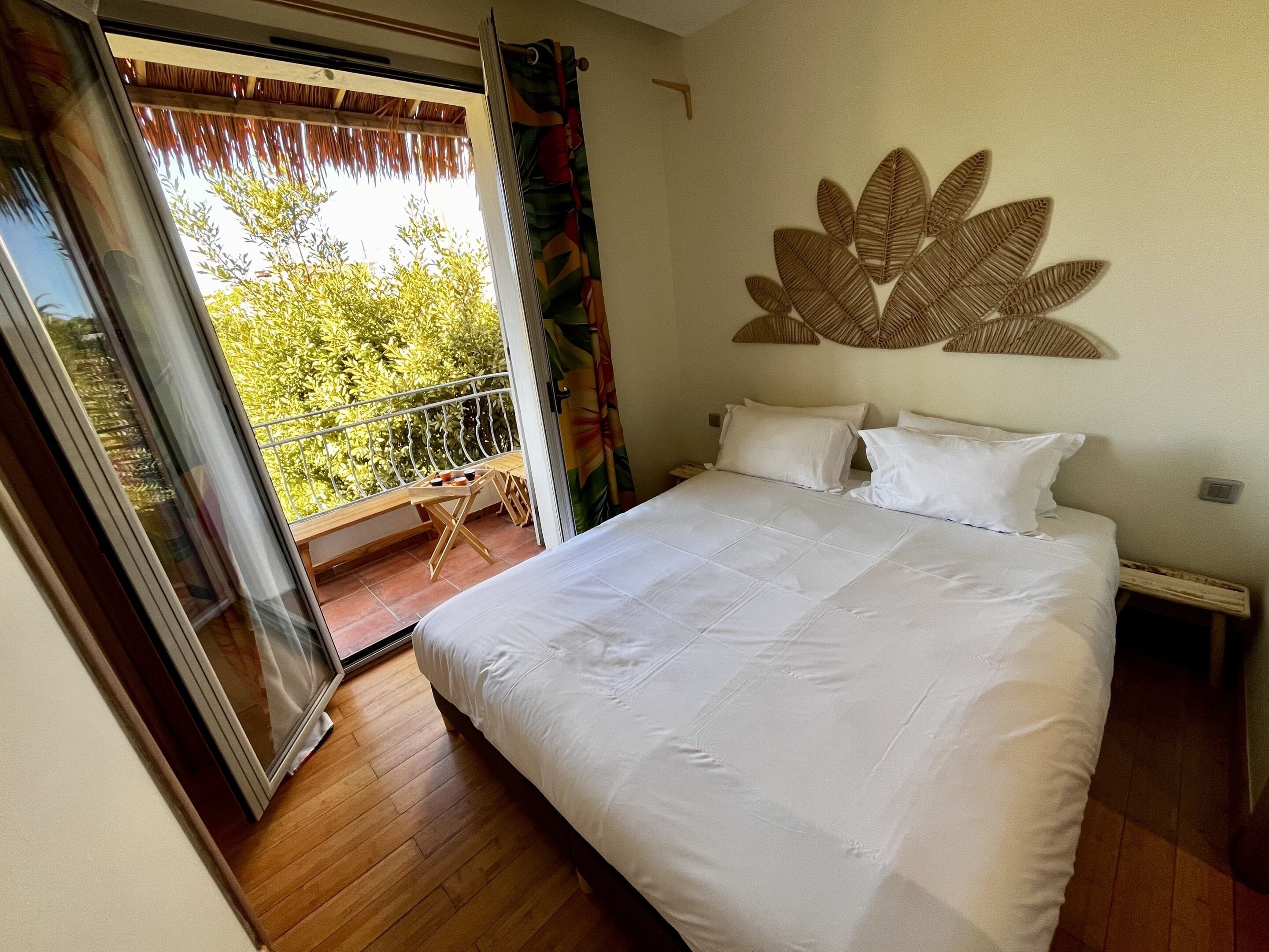 2 Schlafzimmer, Schreibtisch, Bügeleisen/Bügelbrett, Reisekinderbett