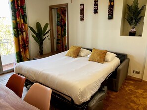 2 Schlafzimmer, Schreibtisch, Bügeleisen/Bügelbrett, Reisekinderbett