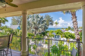 Property grounds - New!! Luxe Beachfront Complex! 3 Bedroom, 2.5 Bath! Pool w/ Hot Tub (Holmes Beach)