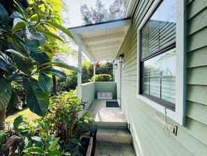 Property grounds - Bohemian Venice Family Lodge + Rooftop Deck (Los Angeles)
