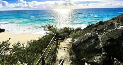 âNext to Heavenâ 1-bedroom and pull out sofa with pool, beach and AC