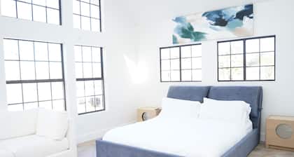 Lakeside Luxury: Recently Renovated in lovely Kemah