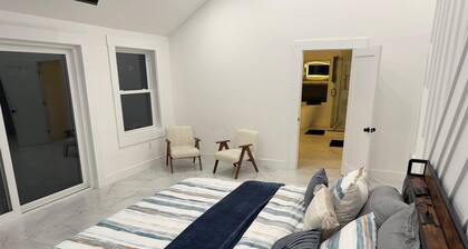 Blue Banana - Bed & Breakfast with Amazing Ocean View + Gourmet breakfast