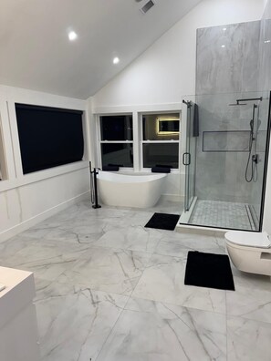 シャワー、ヘアドライヤー、タオル、石鹸