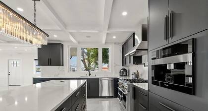 Blue Banana - Bed & Breakfast with Amazing Ocean View + Gourmet breakfast