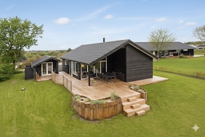 Exterior - Stylish, energy-efficient holidayhome near by sea (Allingåbro)