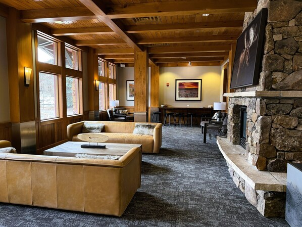 Smart TV, fireplace, video games, books - Glideslope Retreat at Zephyr Mountain Lodge (Winter Park)