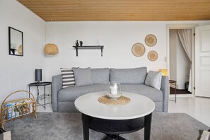 Flat-screen TV, stereo - Beautifull 2-room apartment with sea view (Allinge)