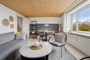 Flat-screen TV, stereo - Beautifull 2-room apartment with sea view (Allinge)