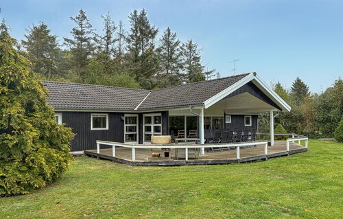 Lovely home in Væggerløse with sauna