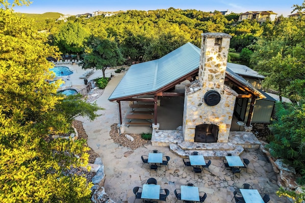 Outdoor dining - Hill Country Model Retreat! Pools-Pickleball/Courts-Fitness-UPGRADED GOLF CART! (Leander)