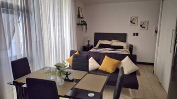 1 chambre, fer et planche Ă repasser, Wi-Fi, draps fournis