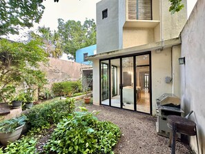 Terrace/patio - Historic Santiago Bario 1 bedroom apartment, Centro, Colonial House w AC & POOL (Mérida)