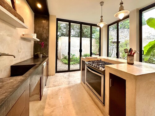 Historic Santiago Bario 1 bedroom apartment, Centro, Colonial House w AC & POOL