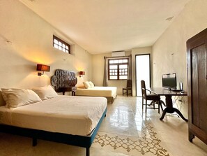 1 bedroom, iron/ironing board, WiFi, bed sheets - Historic Santiago Bario 1 bedroom apartment, Centro, Colonial House w AC & POOL (Mérida)