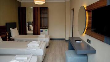 Minibar, free WiFi, bed sheets