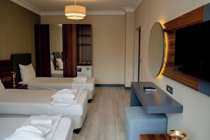 Minibar, free WiFi, bed sheets