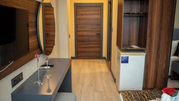 Minibar, free WiFi, bed sheets