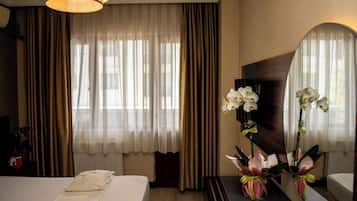 Minibar, free WiFi, bed sheets