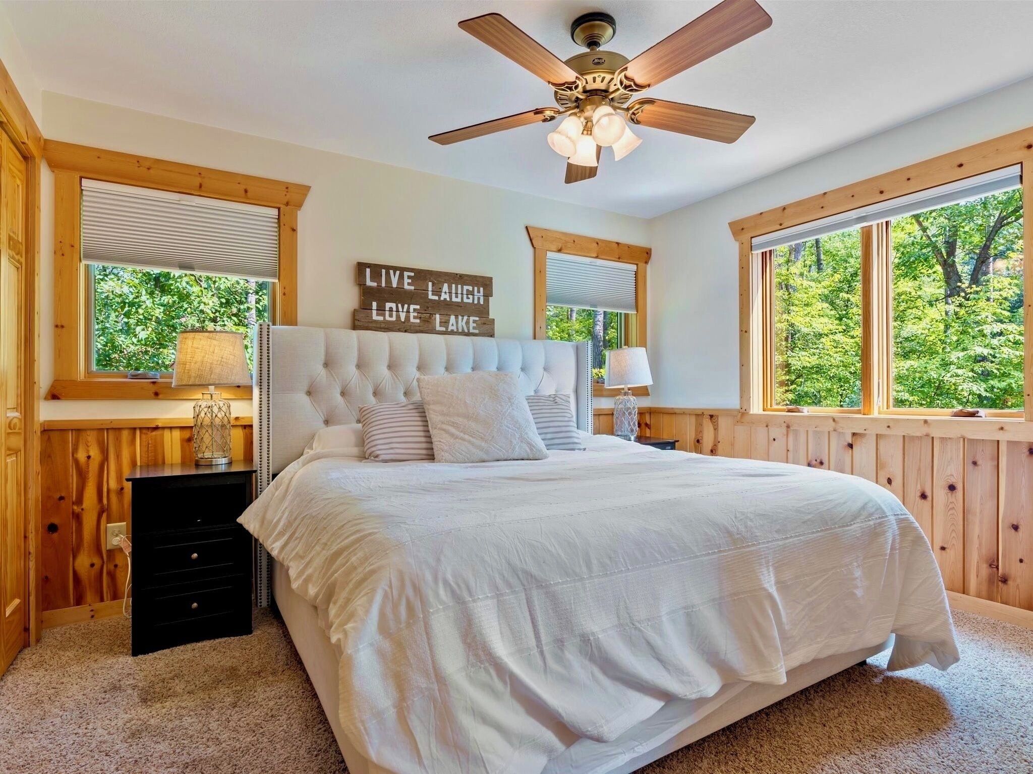 4 bedrooms, desk, iron/ironing board, travel crib