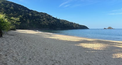 House 1 minute walk from the beach, sleeps 12, gated community with 24-hour security.