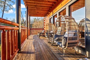 Terrace/patio - 6BR~sleeps 22~Indoor Pool, Theater, Theme Room & Mountain Views (Sevierville)
