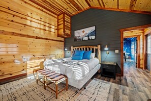 6 bedrooms, desk, iron/ironing board, free WiFi - 6BR~sleeps 22~Heated Pool, Theater, Theme Room & Fire pit (Sevierville)