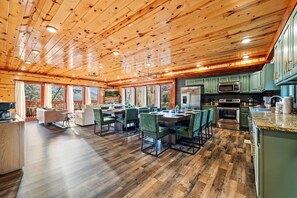 Fridge, microwave, oven, stovetop - 6BR~sleeps 22~Indoor Pool, Theater, Theme Room & Mountain Views (Sevierville)