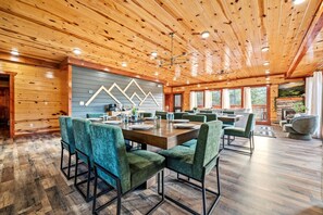 Dining - 6BR~sleeps 22~Indoor Pool, Theater, Theme Room & Mountain Views (Sevierville)
