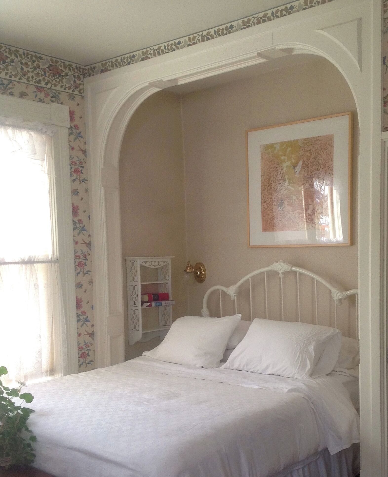 5 bedrooms, iron/ironing board, WiFi, bed sheets