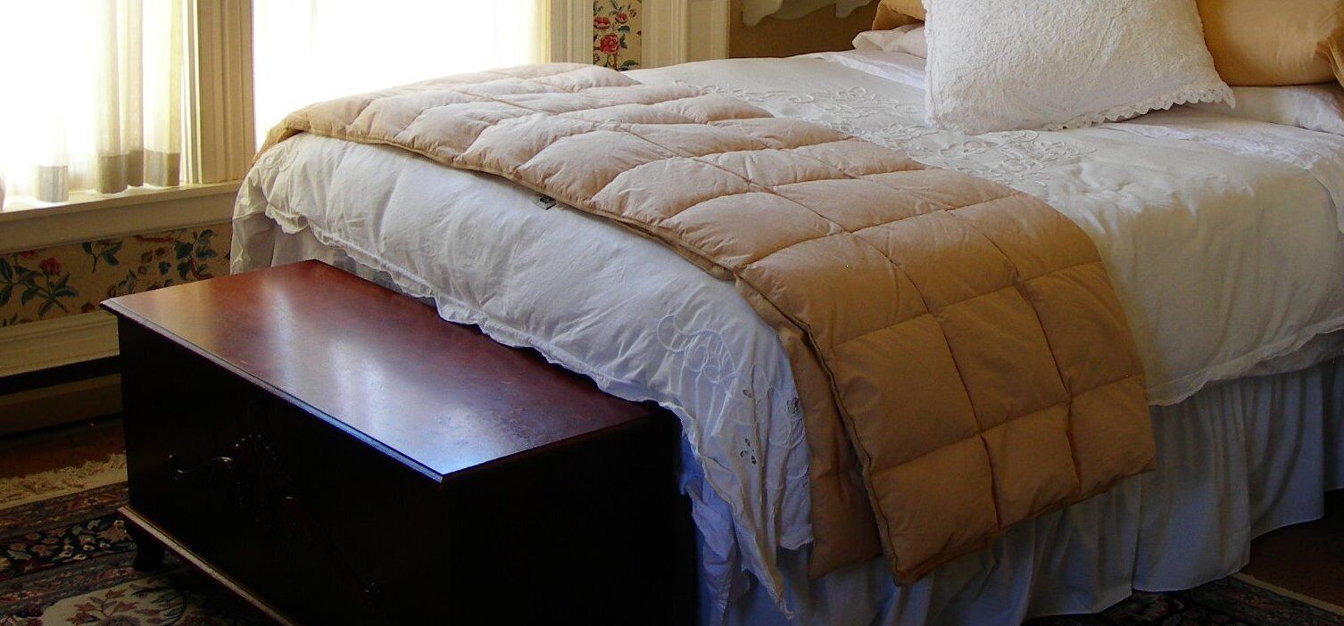 5 bedrooms, iron/ironing board, WiFi, bed sheets