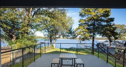Modern Lakefront Retreat on Eagle Mountain Lake • Deck • Firepit • Canoe