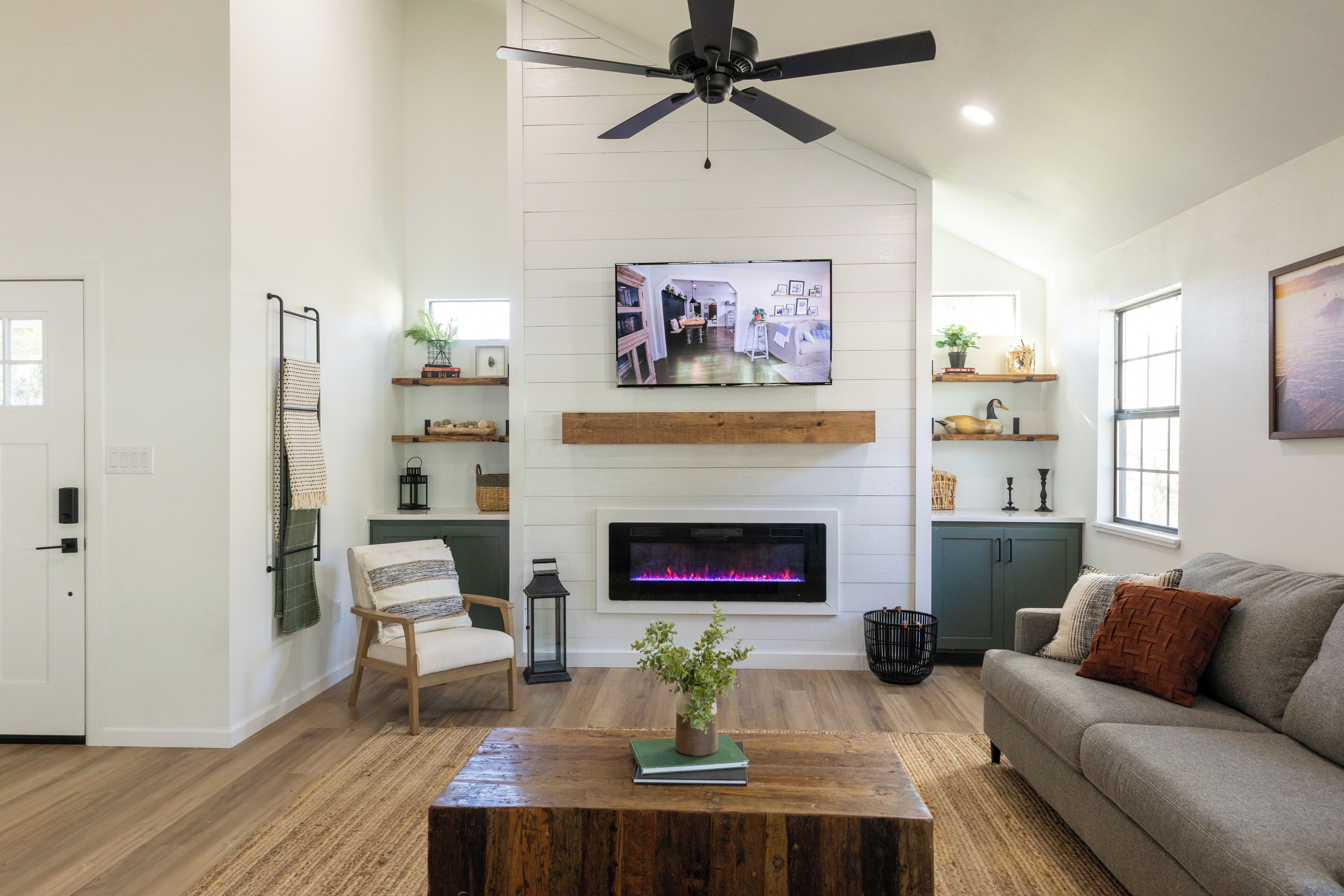 Télévision, cheminée