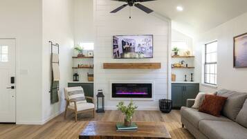 Télévision, cheminée